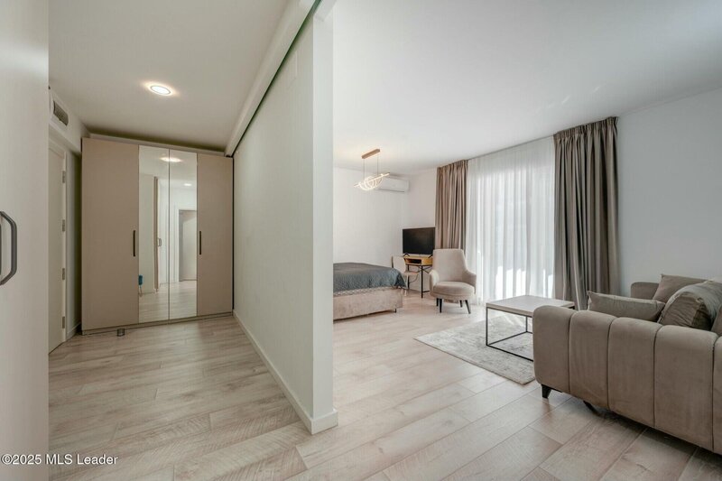 Garsoniera, Bun venit, acasa!