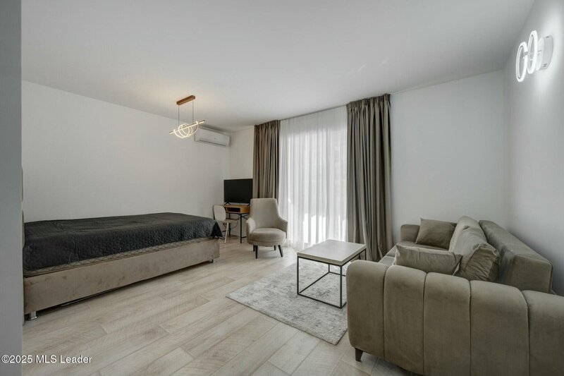 Garsoniera, Bun venit, acasa!