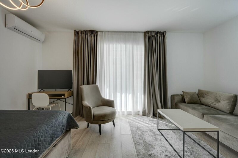 Garsoniera, Bun venit, acasa!