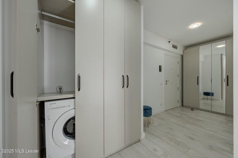 Garsoniera, Bun venit, acasa!