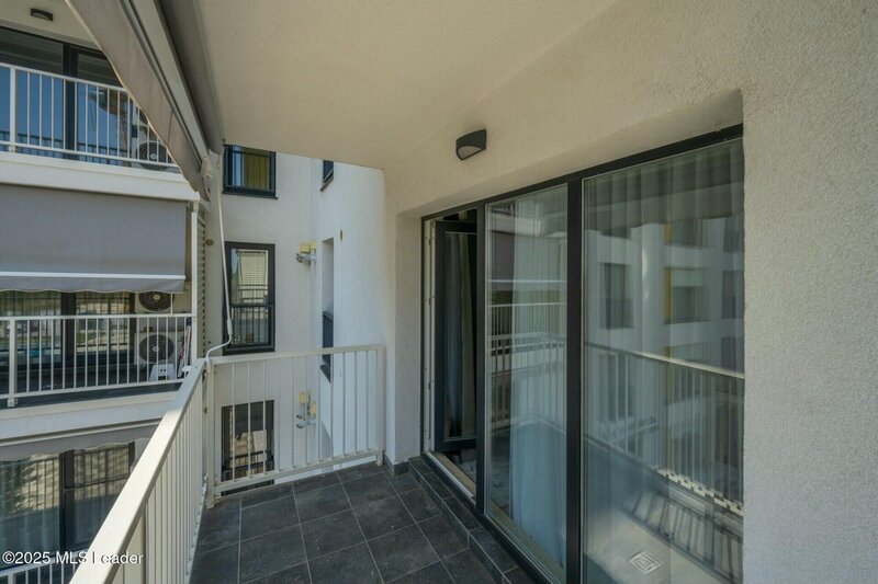 Garsoniera, Bun venit, acasa!