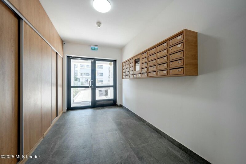 Garsoniera, Bun venit, acasa!